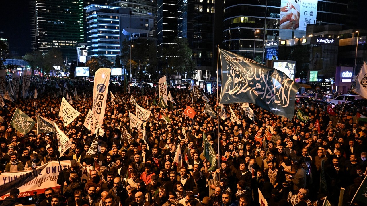 Foto - Terör devletine lanet yağıyor! Dünya Sumud Filosu için ayakta