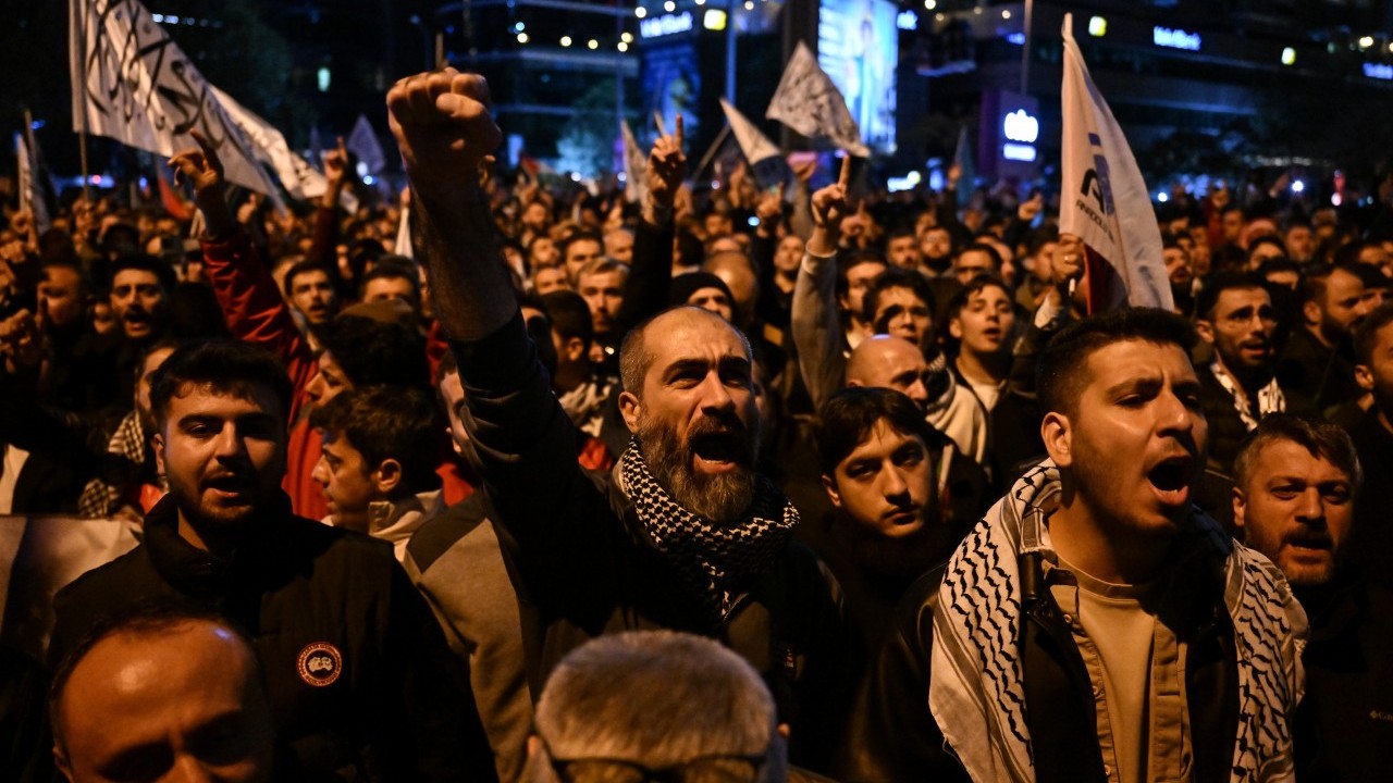 Foto - Terör devletine lanet yağıyor! Dünya Sumud Filosu için ayakta