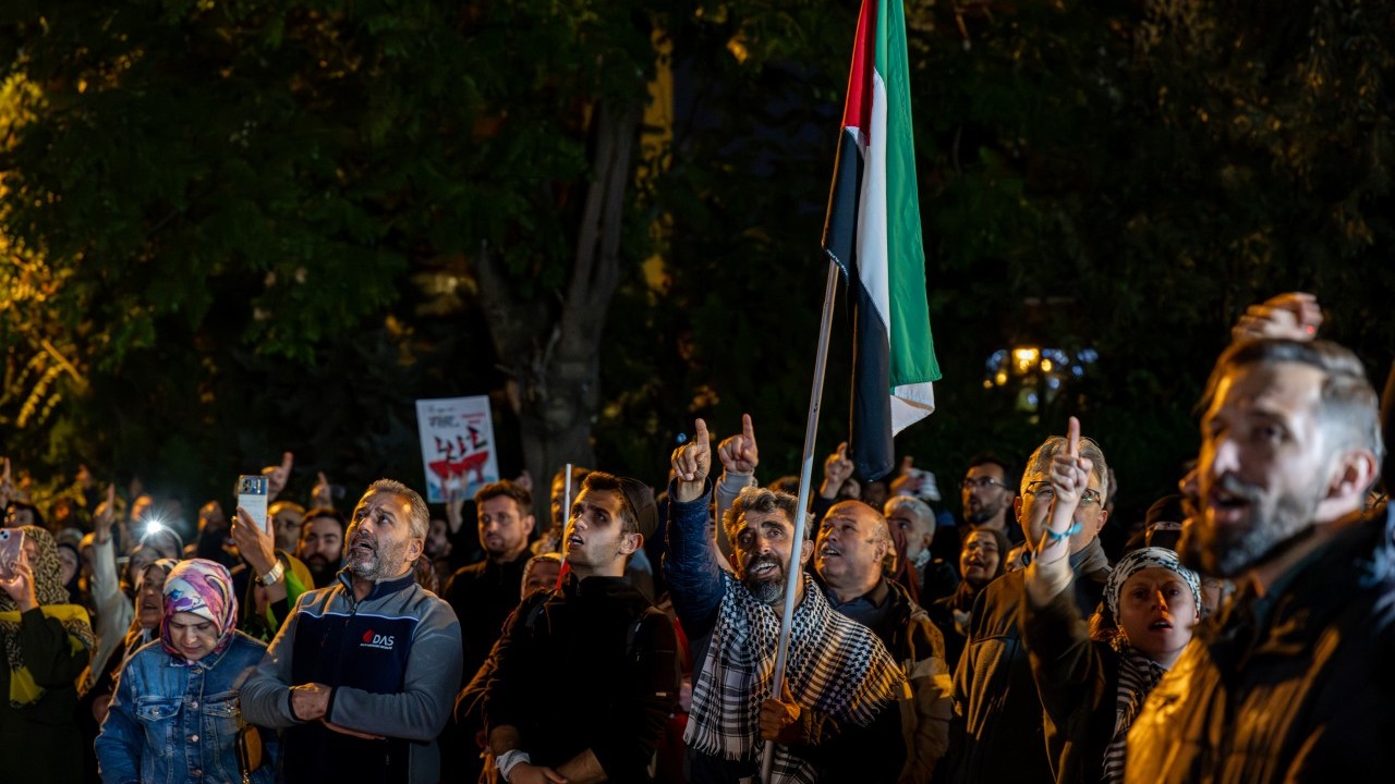 Foto - Terör devletine lanet yağıyor! Dünya Sumud Filosu için ayakta