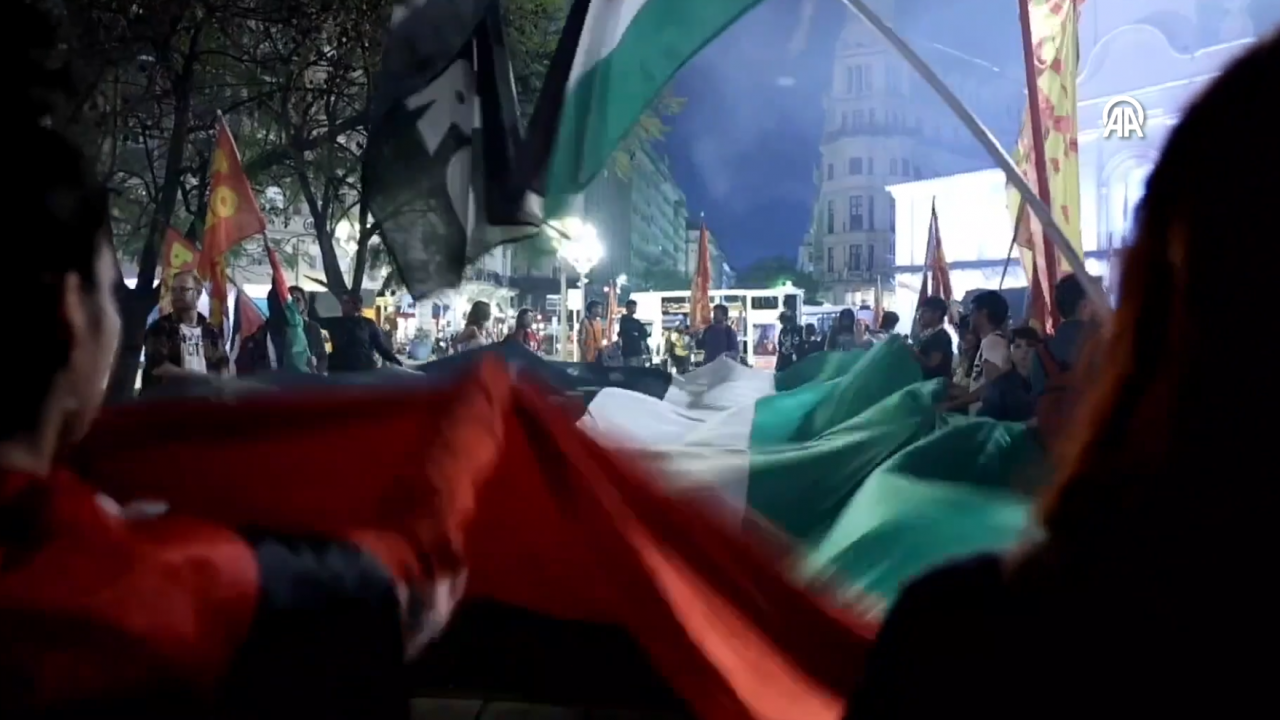 Foto - Terör devletine lanet yağıyor! Dünya Sumud Filosu için ayakta