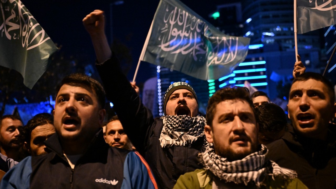 Foto - Terör devletine lanet yağıyor! Dünya Sumud Filosu için ayakta