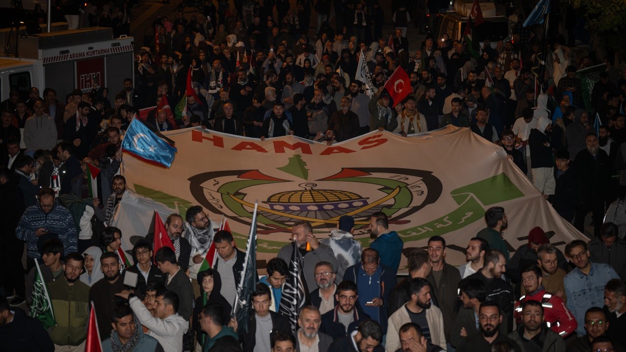 Foto - Terör devletine lanet yağıyor! Dünya Sumud Filosu için ayakta
