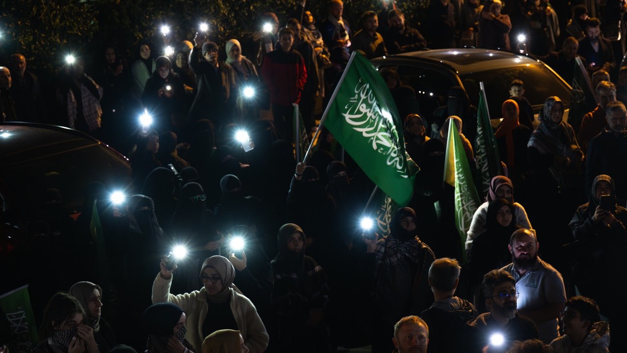 Foto - Terör devletine lanet yağıyor! Dünya Sumud Filosu için ayakta