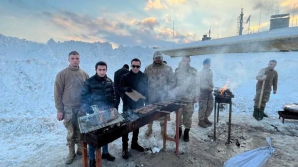 Foto - Terör örgütü PKK'nın 'İkinci Kandil' dediği Kato Dağı'nda Mehmetçik'ten mangal keyfi!