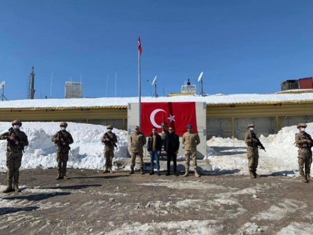 Foto - Terör örgütü PKK'nın 'İkinci Kandil' dediği Kato Dağı'nda Mehmetçik'ten mangal keyfi!