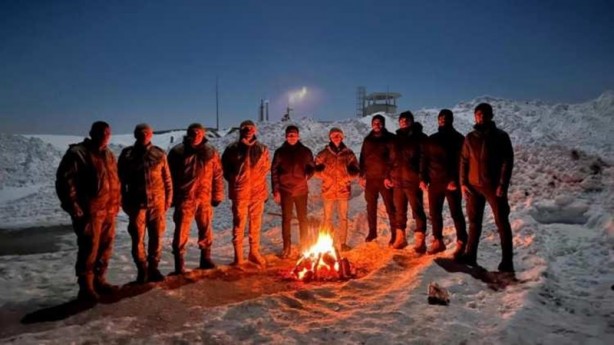 Foto - Terör örgütü PKK'nın 'İkinci Kandil' dediği Kato Dağı'nda Mehmetçik'ten mangal keyfi!
