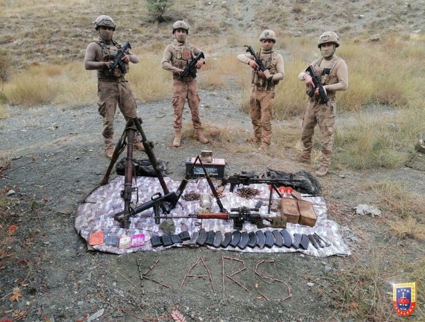 Terör örgütü PKK'ya darbe! Ele geçirilenler şoke etti