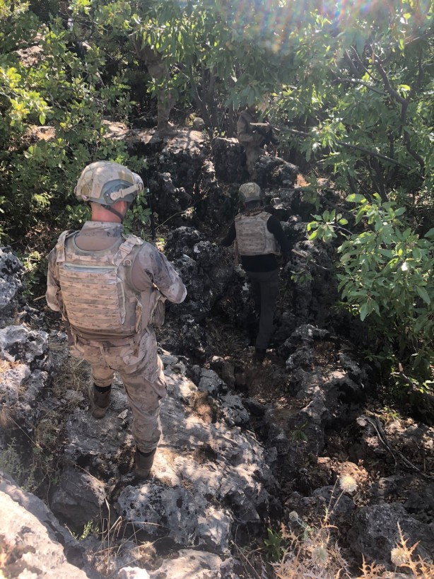 Foto - Terör örgütü PKK'ya operasyon! Toprağa gömülü halde bulundu