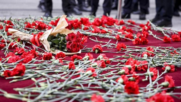 Foto - Terör saldırısı tutumları tepki çekmişti... Aslı Baykal'dan CHP'lilere şamar!