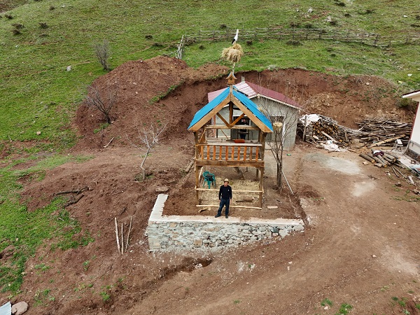 Foto - Terör sebebiyle tek etti 25 yıl sonra döndü! Şimdi onların dönmesini bekliyor