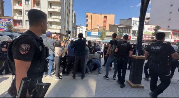 Foto - Terör seviciler polise taşla saldırdı