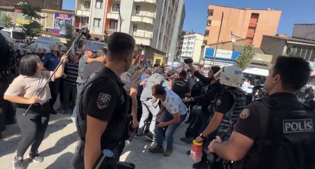 Foto - Terör seviciler polise taşla saldırdı