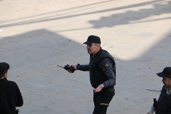 Foto - Terör yandaşlarından polise alçak saldırı