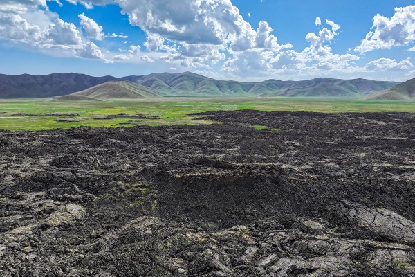 Foto - Terörden arındırılan bölgede Lav kayaları arasına inşa edilmiş! "Gizemli kale" kalıntısı görüntülendi