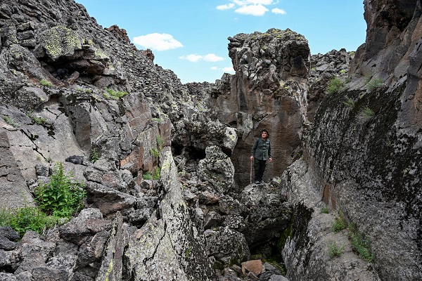 Foto - Terörden arındırılan bölgede Lav kayaları arasına inşa edilmiş! "Gizemli kale" kalıntısı görüntülendi