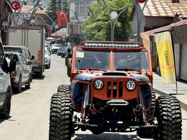 Foto - Terörden temizlendi bakın ne oldu! Çukurca'da off-road gösterisi büyük ilgi gördü