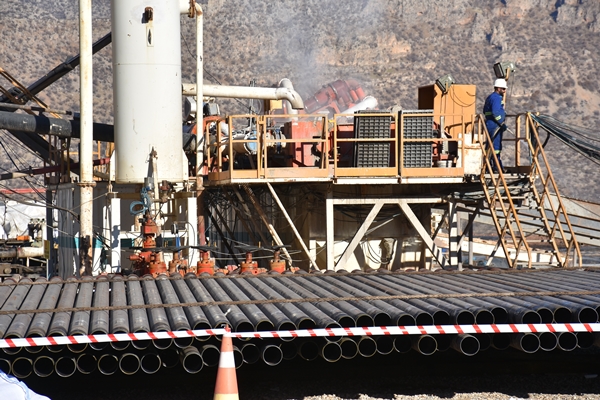 Foto - Terörden temizlenen bölgeden resmen petrol fışkırıyor... Hedef günlük 100 bin varil