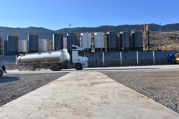 Foto - Terörden temizlenen bölgeden resmen petrol fışkırıyor... Hedef günlük 100 bin varil