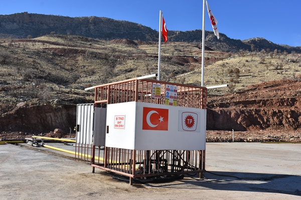 Terörden temizlenen bölgeden resmen petrol fışkırıyor... Hedef günlük 100 bin varil