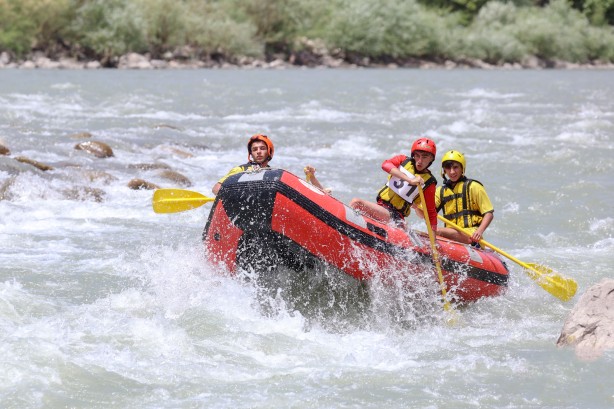 Foto - Terörden temizlenen Hakkari'de nefes kesen festival