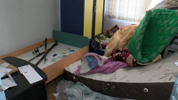 Foto - Terörist Ahlam Albasir'in evinde yapılan arada ele geçirilenler paylaşıldı!