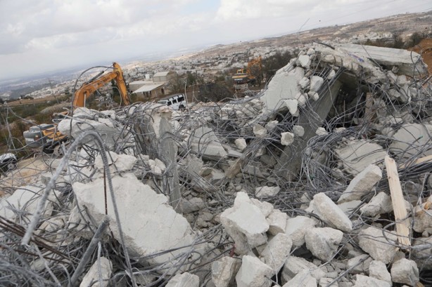 Foto - Terörist İsrail askerleri Filistinlilere ait iki evi daha yıktı