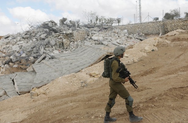 Foto - Terörist İsrail askerleri Filistinlilere ait iki evi daha yıktı