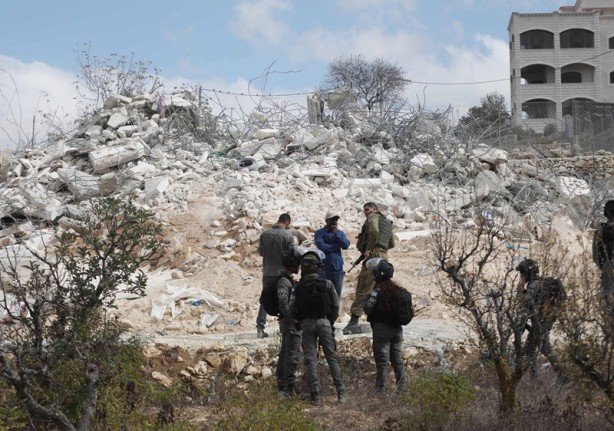 Foto - Terörist İsrail askerleri Filistinlilere ait iki evi daha yıktı