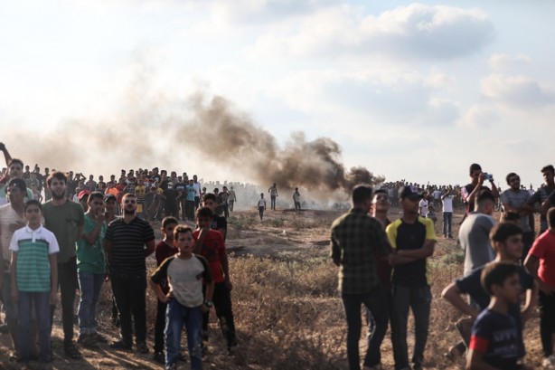 Foto - Terörist İsrail askerleri, Filistinlilere saldırdı! Yaralılar var