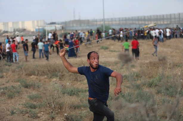 Foto - Terörist İsrail askerleri, Filistinlilere saldırdı! Yaralılar var