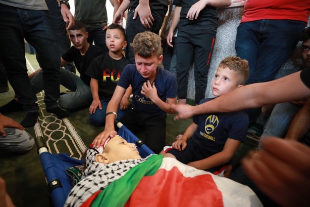 Foto - Terörist İsrail askerleri katletti! Filistinli çocuk toprağa verildi