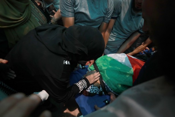 Terörist İsrail askerleri katletti! Filistinli çocuk toprağa verildi