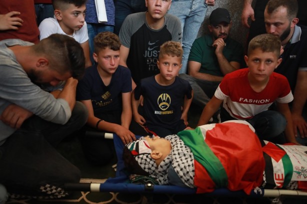 Foto - Terörist İsrail askerleri katletti! Filistinli çocuk toprağa verildi