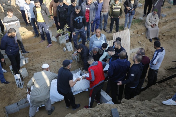 Foto - Terörist İsrail durmuyor! Gazze’de can kaybı 18 bini aştı!