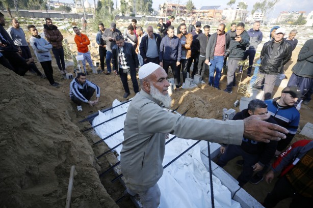 Foto - Terörist İsrail durmuyor! Gazze’de can kaybı 18 bini aştı!