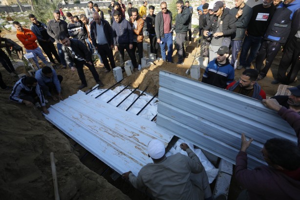 Foto - Terörist İsrail durmuyor! Gazze’de can kaybı 18 bini aştı!