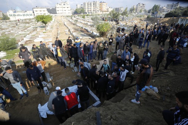 Foto - Terörist İsrail durmuyor! Gazze’de can kaybı 18 bini aştı!