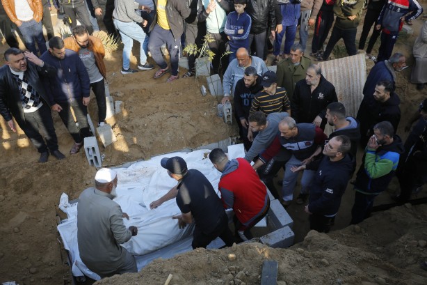 Foto - Terörist İsrail durmuyor! Gazze’de can kaybı 18 bini aştı!