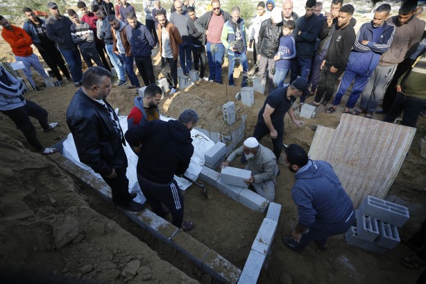 Foto - Terörist İsrail durmuyor! Gazze’de can kaybı 18 bini aştı!