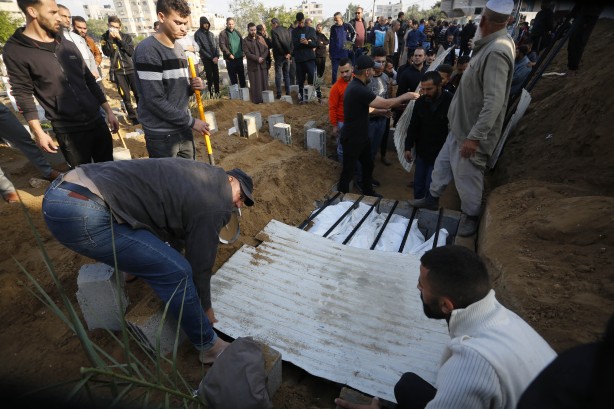 Foto - Terörist İsrail durmuyor! Gazze’de can kaybı 18 bini aştı!