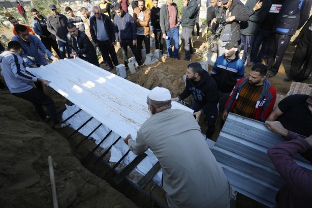 Foto - Terörist İsrail durmuyor! Gazze’de can kaybı 18 bini aştı!