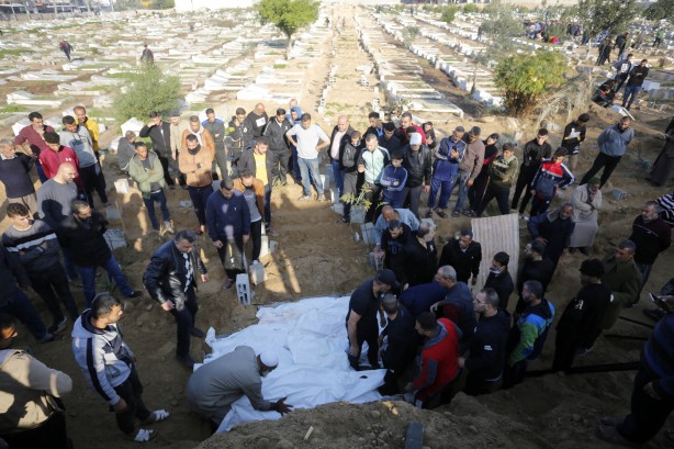 Foto - Terörist İsrail durmuyor! Gazze’de can kaybı 18 bini aştı!