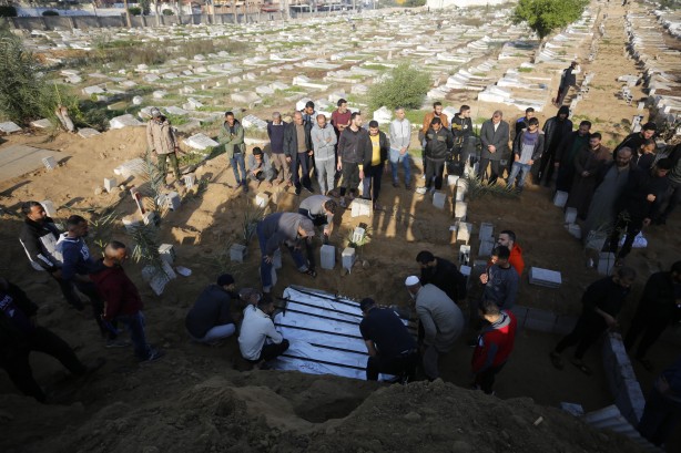 Foto - Terörist İsrail durmuyor! Gazze’de can kaybı 18 bini aştı!