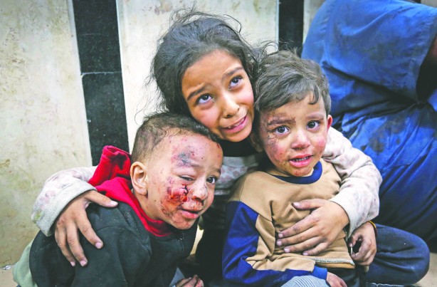 Foto - Terörist İsrail durmuyor! Gazze’de can kaybı 18 bini aştı!