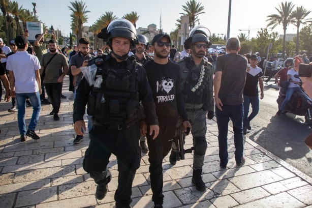 Foto - Terörist İsrail polisi, provokatörlük yapan milletvekiline tepki gösteren Filistinlilere müdahale etti