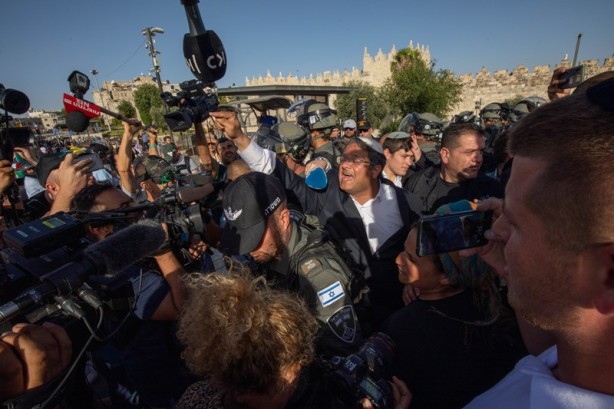 Foto - Terörist İsrail polisi, provokatörlük yapan milletvekiline tepki gösteren Filistinlilere müdahale etti