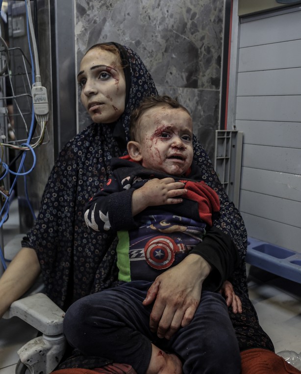 Terörist İsrail'in bombaladığı hastaneden feci görüntüler!