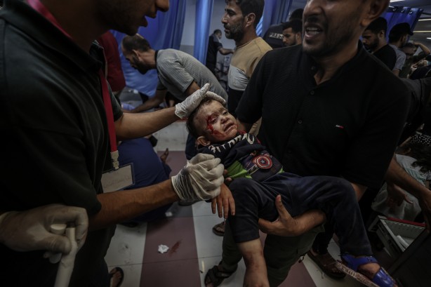 Foto - Terörist İsrail'in bombaladığı hastaneden feci görüntüler!