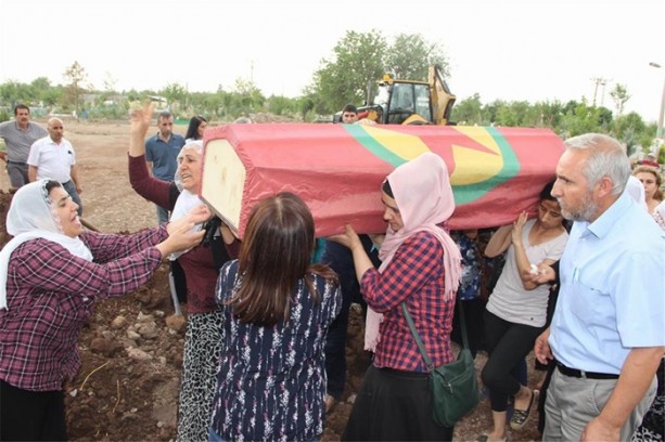 Foto - Teröristi HDP'liler gömdü!
