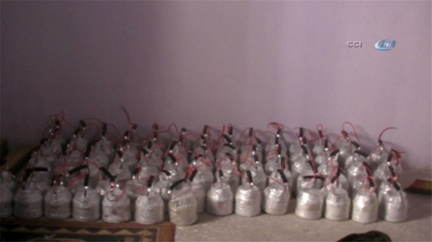 Foto - Teröristler şarkılar eşliğinde bomba hazırladı!